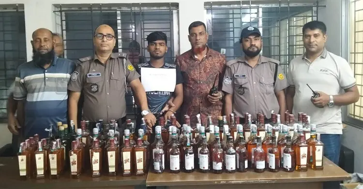 সবুজবাগে ৯৯ বোতল ভারতীয় মদ উদ্ধার, গ্রেফতার ১