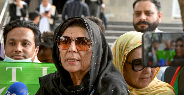 ইমরান খানের বোনের বিরুদ্ধে গ্রেফতারি পরোয়ানা জারি