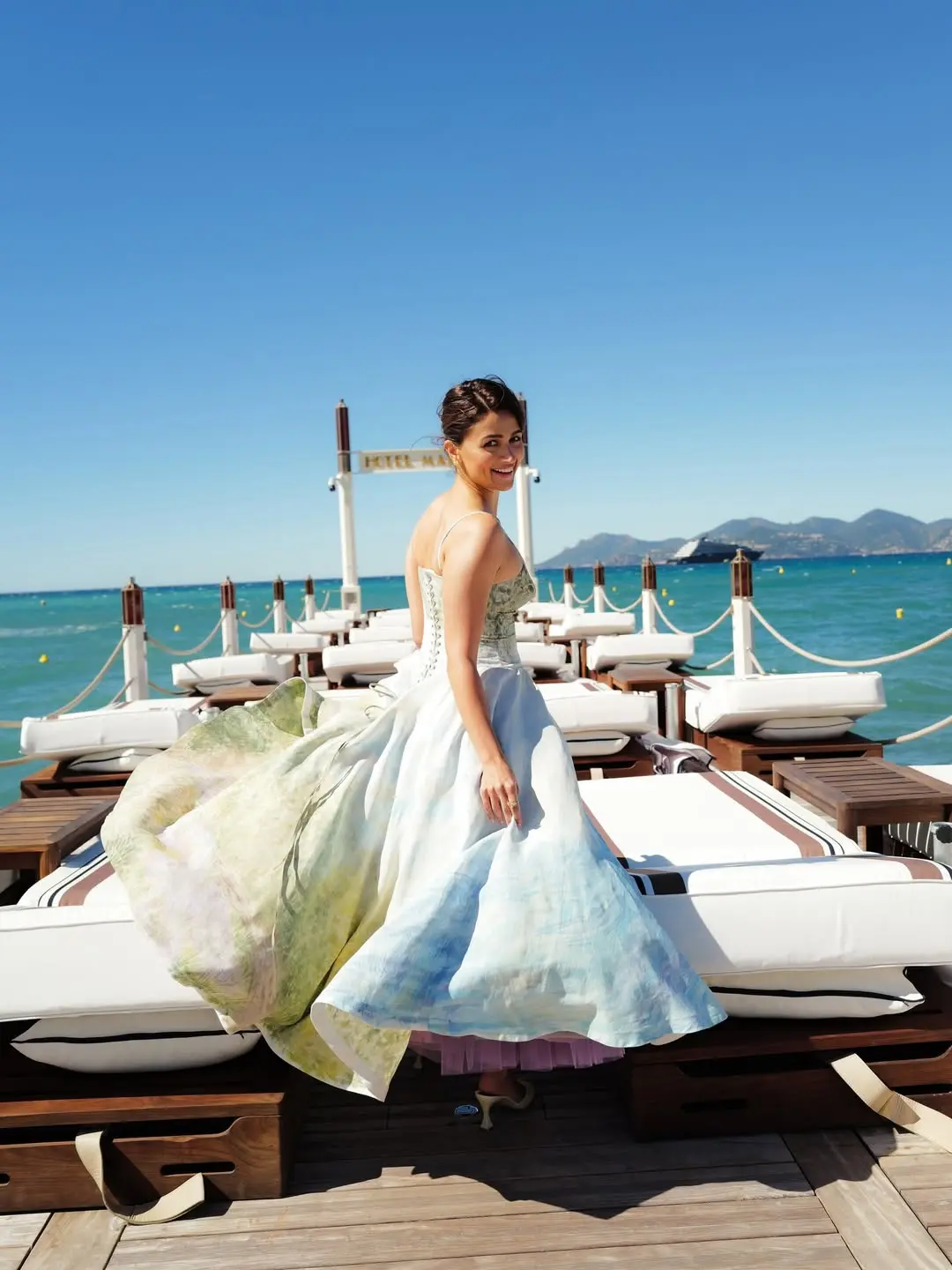 Alia in a fairytale atmosphere at Cannes, viral 'Princess Glamour