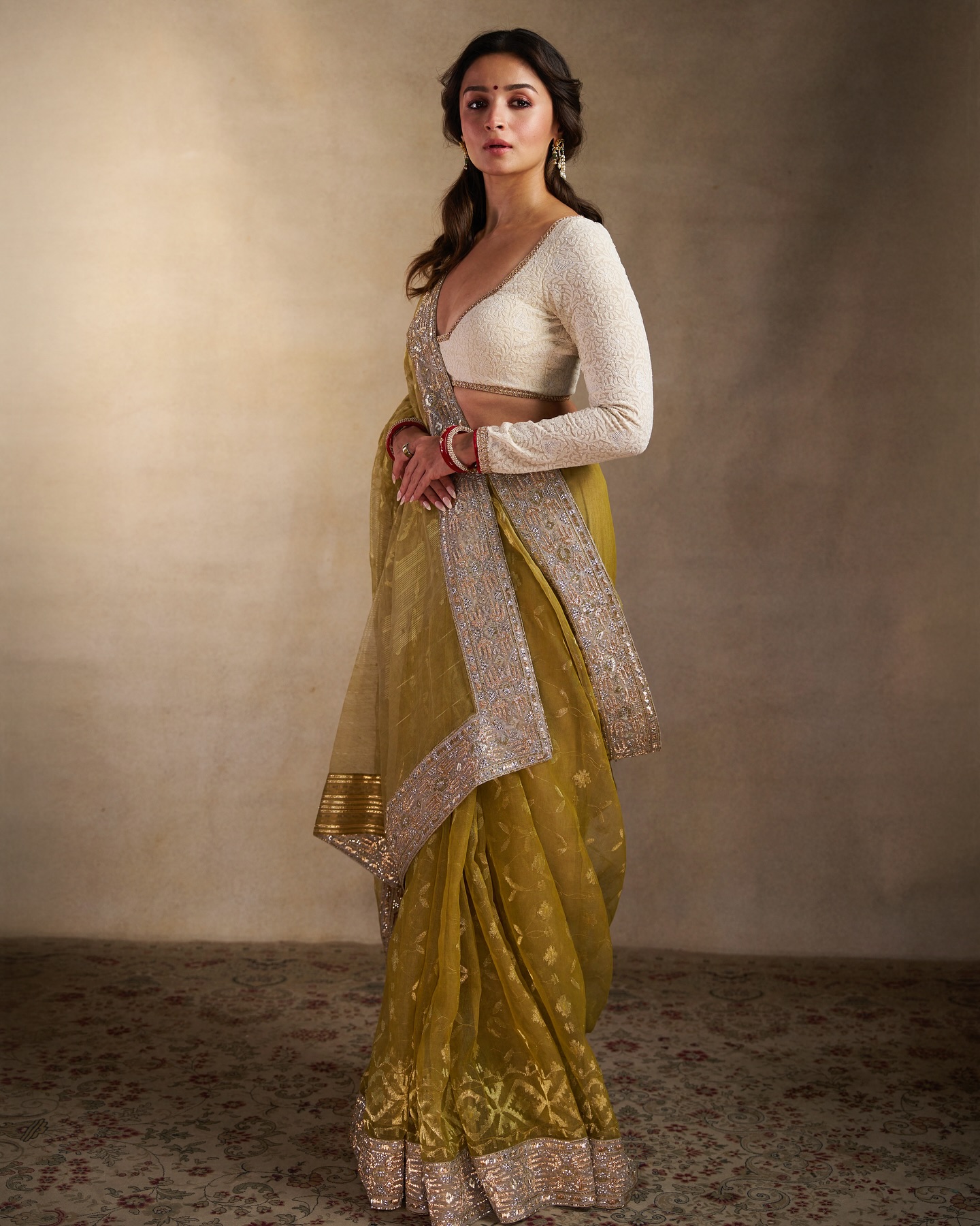 ব্লাউজ ছাড়া ও ফুলস্লিভ ব্লাউজের সঙ্গে জামদানি