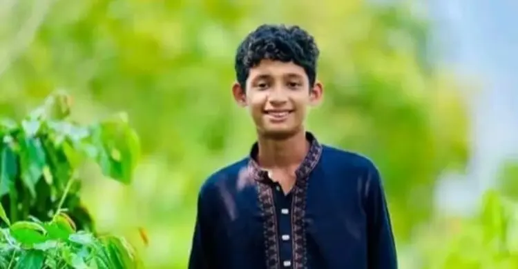 পেয়ারা পাড়তে গিয়ে বিদ্যুৎস্পৃষ্টে প্রাণ গেল মাদ্রাসাছাত্রের