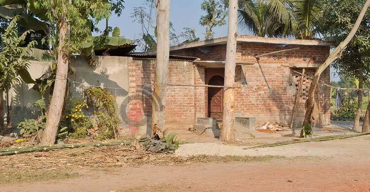 নিজের দালান বাড়ি তবুও পেয়েছেন সরকারি ঘর