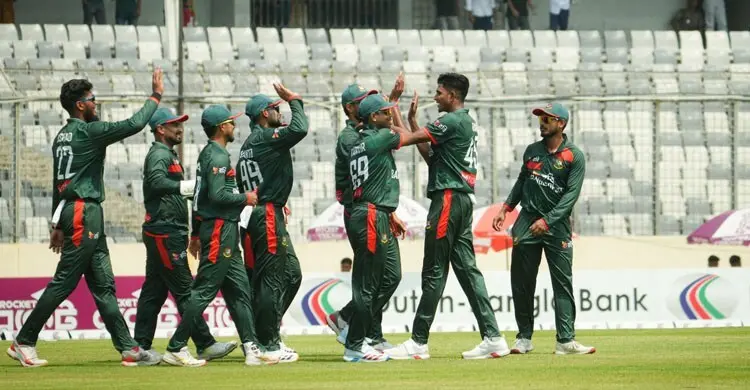 নাহিদের ৫ উইকেট, ২০০’র আগেই থামলো নিউজিল্যান্ড