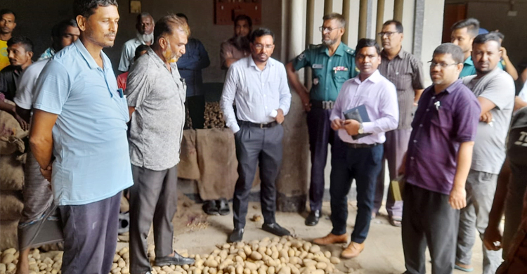 রাজশাহীতে আলুর দুই আড়তদারকে জরিমানা