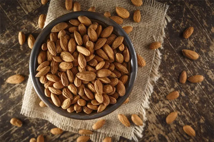 খোসাসহ আমন্ডেই মিলবে আসল সুফল