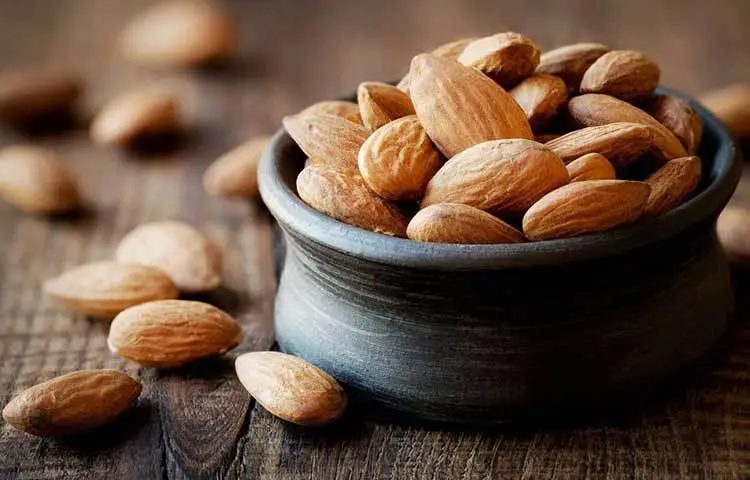 খোসাসহ আমন্ডেই মিলবে আসল সুফল