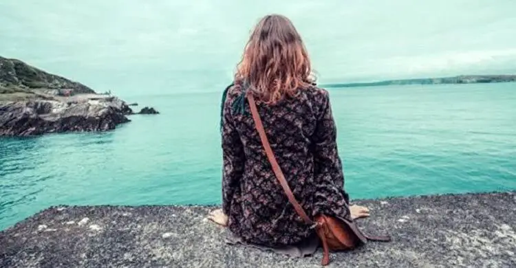 একাকিত্ব এড়িয়ে চলুন