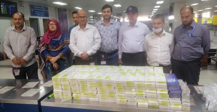 শাহ আমানতে আমদানি নিষিদ্ধ ক্রিমসহ ৪ লাখ টাকার মালামাল জব্দ