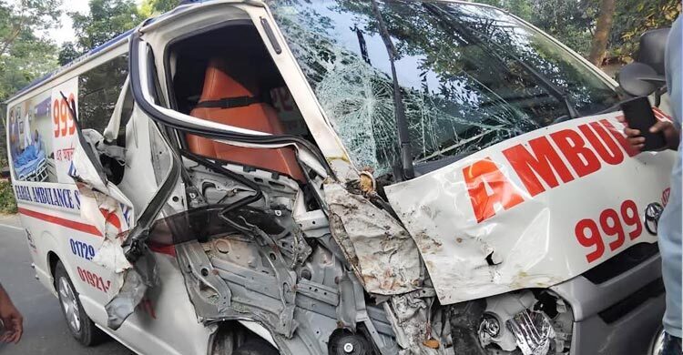 3 killed as ambulance collides with van in Jashore