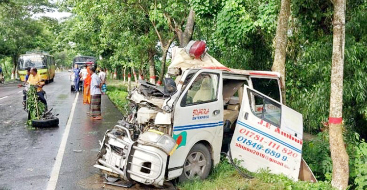 4 killed as truck, ambulance collide in Gopalganj
