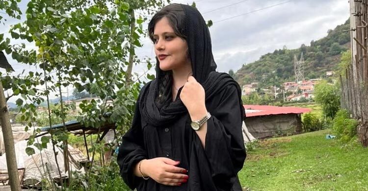 Mahsa Amini’s family stopped at airport on way to collect award