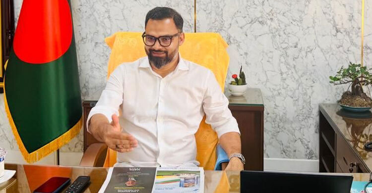 টসের আগেই মাঠে হাজির ক্রীড়া প্রতিমন্ত্রী