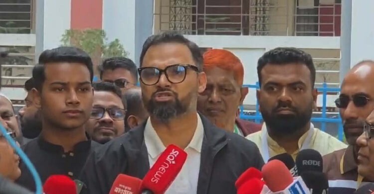 ভোট দিয়ে আমিনুল বললেন, ‘তরুণদের বাংলাদেশ গড়তে চাই’