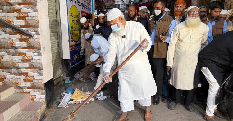 Shafiqur sweeps Dhaka road, wants to build clean nation