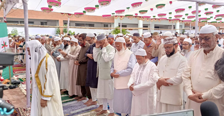 Jamaat amir offers Eid prayers at Monipur school ground