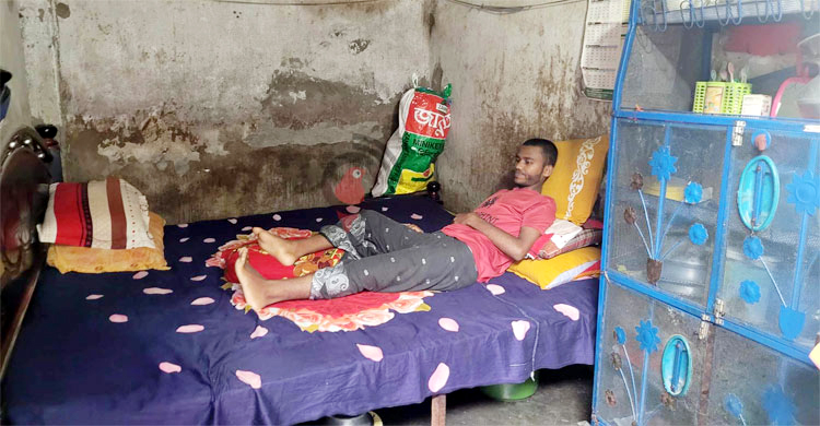 ঝুলতে ঝুলতে গুলি খাওয়ার দুঃসহ স্মৃতি আজও ভুলতে পারেননি আমির