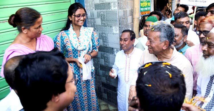জনগণ গণতন্ত্রের পথেই যাবে: আমীর খসরু