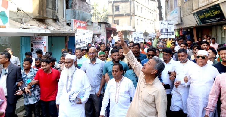 জনগণ গণতন্ত্রের পথেই যাবে: আমীর খসরু