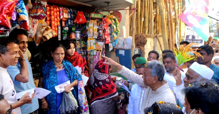 জনগণ গণতন্ত্রের পথেই যাবে: আমীর খসরু