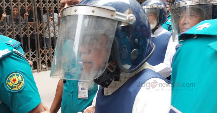 স্যান্ডউইচ-ড্রাই ফুড খাওয়ার অনুমতি পেলেন না আমু