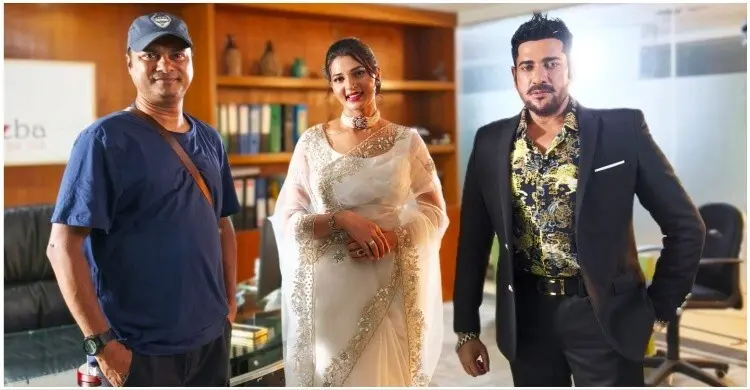 নিজেদের জীবনের গল্পে জুটি হলেন অনন্ত-বর্ষা, পরিচালনায় হিরু খান