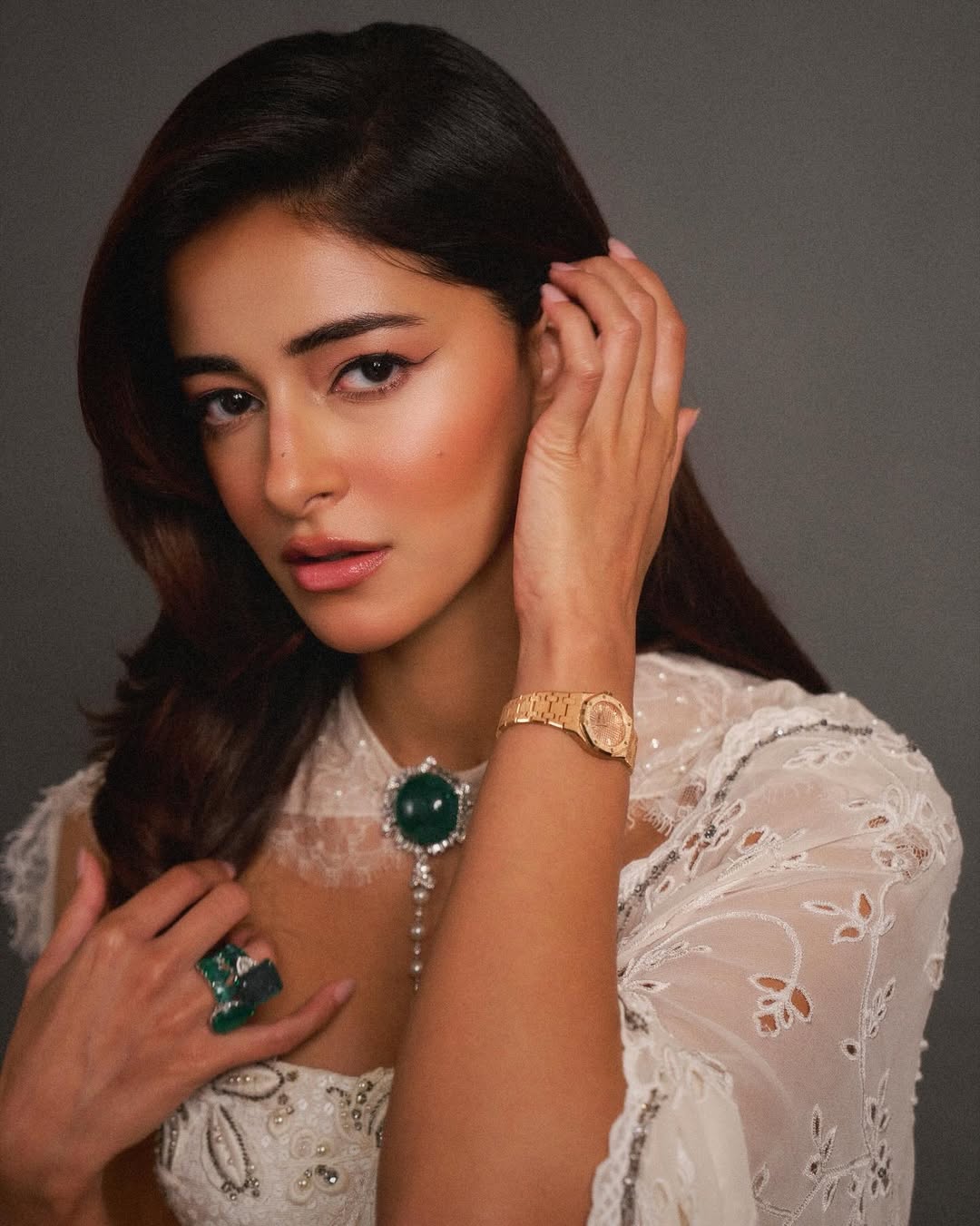 রঙহীন অথচ উজ্জ্বল, অনন্যার সাদা ফ্যাশন রিভাইভাল