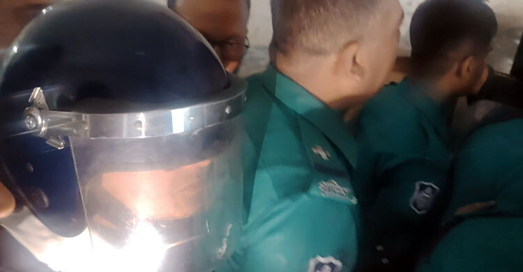সরকার উৎখাতের ষড়যন্ত্রের অভিযোগে মার্কিন নাগরিক এনায়েত রিমান্ডে