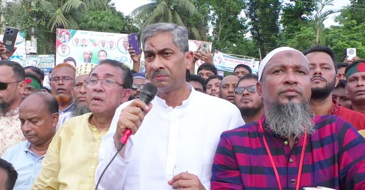ফ্যাসিস্টরা সুযোগ পেলে ঢাল-অস্ত্র নিয়ে ঝাঁপিয়ে পড়তে পারে