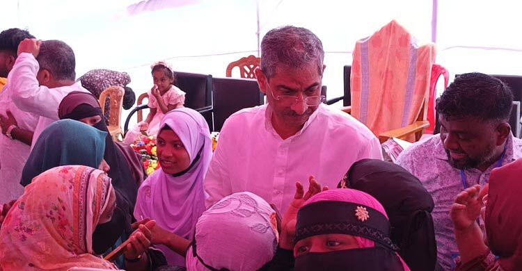 একটি দল ইসলামের ভুল ব্যাখ্যা দিয়ে ভোট চাচ্ছে: এ্যানি