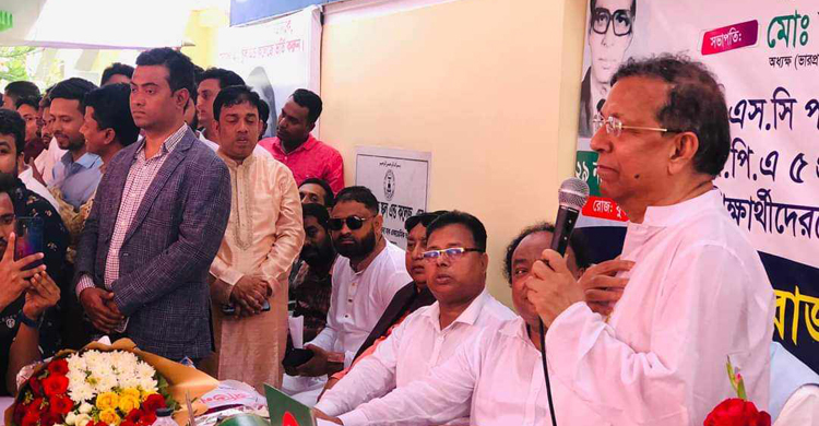 আবেগাপ্লুত আইনমন্ত্রী, ভোট নয় চাইলেন দোয়া