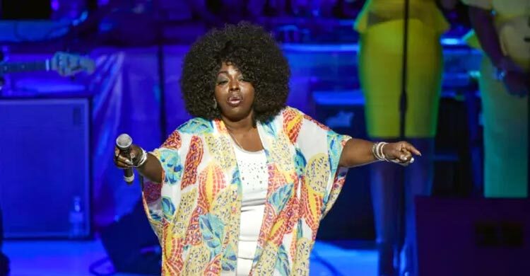 সড়ক দুর্ঘটনায় গ্র্যামি মনোনীত গায়িকার মৃত্যু