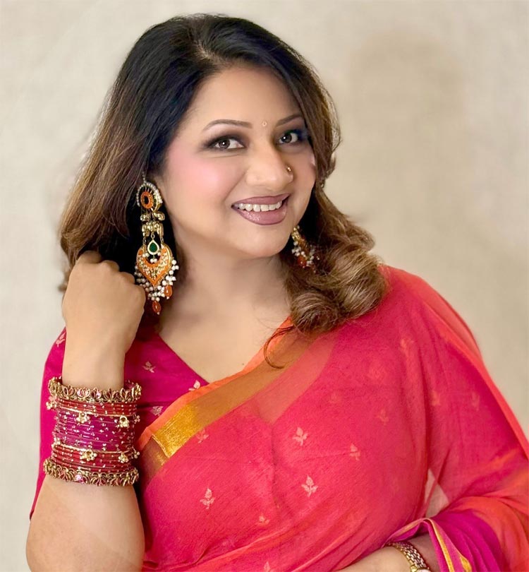 ‘ডোনাল্ড ট্রাম্প’কে নিয়ে আবেগঘন বার্তা আঁখি আলমগীরের