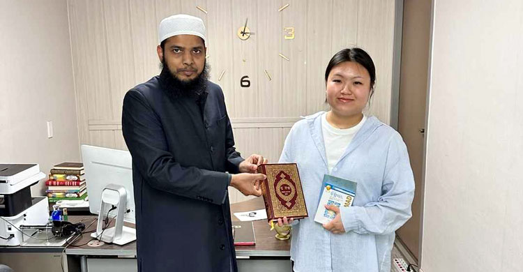 যে কারণে ইসলাম গ্রহণ করলেন দক্ষিণ কোরীয় তরুণী হানা