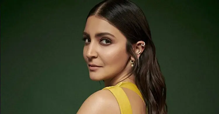 পুরুষের উপহার পেলে অস্বস্তি হতো আনুশকার, জানালেন ক