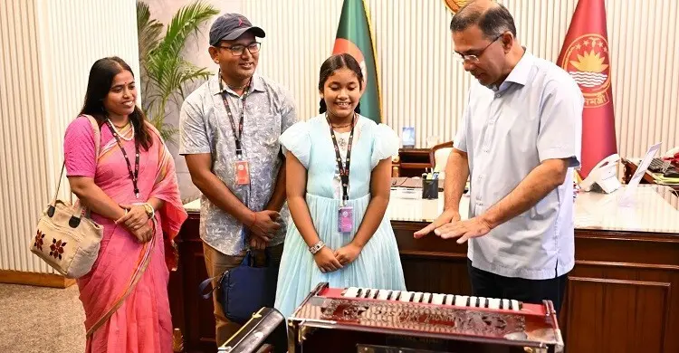 চিঠির জবাবে প্রধানমন্ত্রীর ডাক, হারমোনিয়াম উপহার পেয়ে আপ্লুত অনুশ্রী