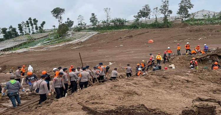 Indonesian marines among 80 missing in West Java landslide