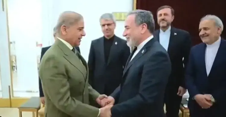 ফের পাকিস্তানে ইরানের পররাষ্ট্রমন্ত্রী, বসবেন আঞ্চলিক আলোচনায়