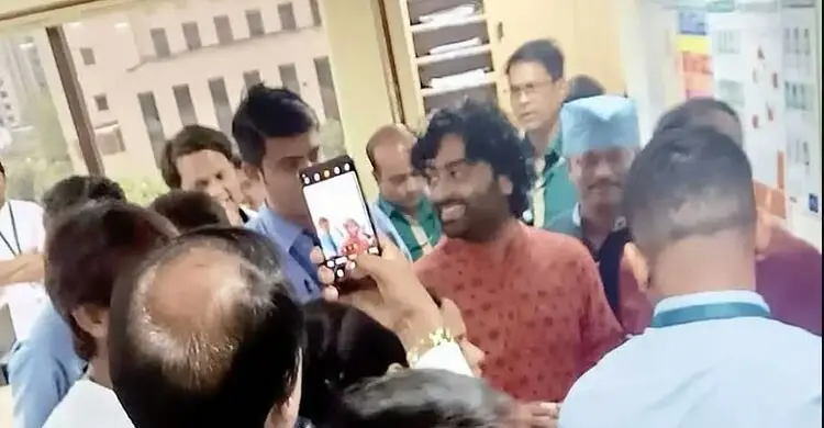হঠাৎ চিকিৎসকের চেম্বারে অরিজিৎ, কী হয়েছে গায়কের?