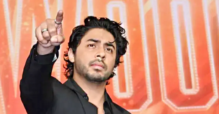 বন্ধুর বিয়েতে জুতা পাহারায় আরিয়ান, নেটদুনিয়ায় ঝড়