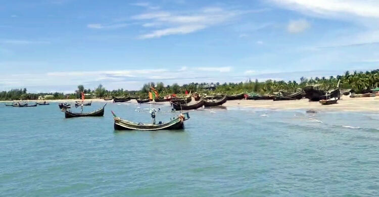এবার ১৪ রোহিঙ্গা জেলেকে ধরে নিয়ে গেলো আরাকান আর্মি