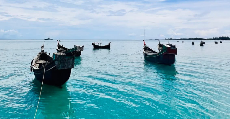 সাগরে মাছ ধরার সময় ১৪ জেলেকে ধরে নিয়ে গেছে আরাকান আর্মি