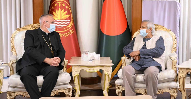 প্রধান উপদেষ্টার সঙ্গে আর্চবিশপ কেভিন এস র্যান্ডলের সাক্ষাৎ