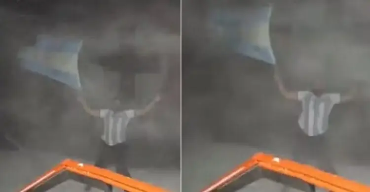 অ্যান্টার্কটিকার বরফ আর প্রবল বাতাসে আর্জেন্টিনার এক পাগল ভক্তের কাণ্ড