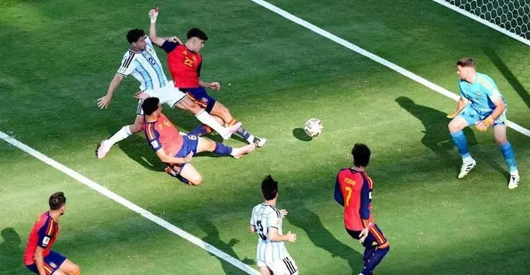 ফাইনালের সেই মিস এখনো ভুলতে পারছেন না আর্জেন্টাইন ডিফেন্ডার