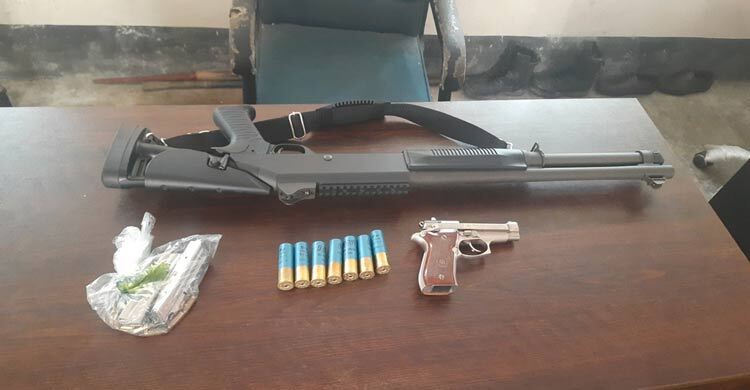 মাদারীপুরে গুলিসহ পিস্তল ও শটগান উদ্ধার