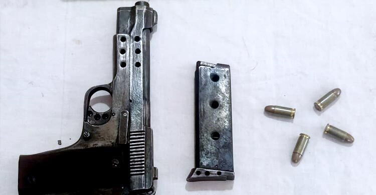 রাউজানে অস্ত্র ফেলে পালালেন সন্ত্রাসী