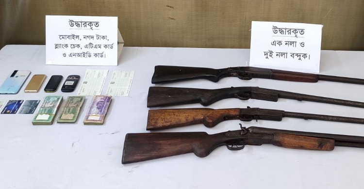 রোহিঙ্গা ক্যাম্পে আরসাকে অস্ত্র সরবরাহকালে গ্রেফতার ৩