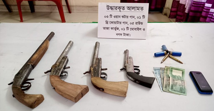 রোহিঙ্গা ক্যাম্পে অস্ত্রসহ যুবক গ্রেফতার