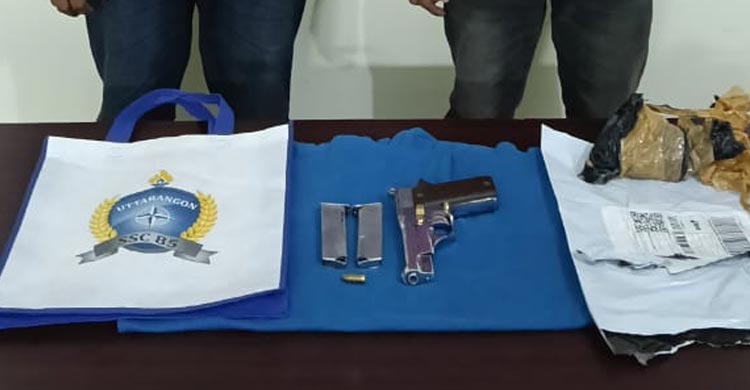 কুমিল্লায় যাত্রীবাহী বাসে তল্লাশি, বিদেশি পিস্তলসহ দুই যুবক আটক