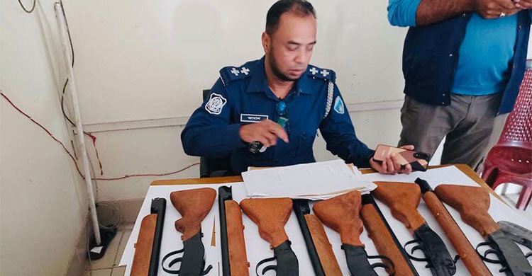 পারিবারিক কবরস্থানে মিললো আগ্নেয়াস্ত্র